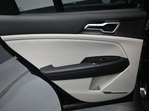 Used 2023 Kia Sportage EX image 31
