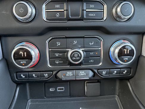 Used 2021 GMC Yukon SLT w/ SLT Luxury Plus Package AWD/4WD image 23