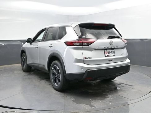 Used 2025 Nissan Rogue SV AWD/4WD image 12
