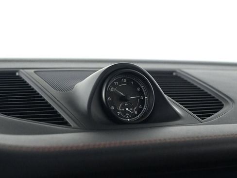 Certified 2022 Porsche Macan AWD/4WD image 24