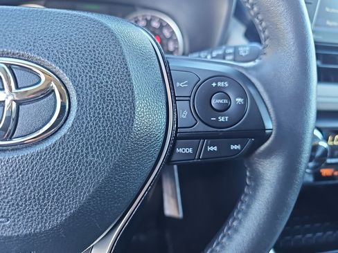 Used 2021 Toyota RAV4 XLE image 18