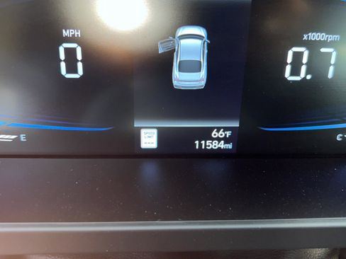 Certified 2025 Hyundai Elantra Sport image 13