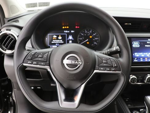 Used 2024 Nissan Kicks SV image 16