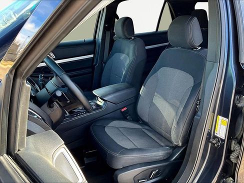 Used 2017 Ford Explorer XLT w/ Equipment Group 201A image 27