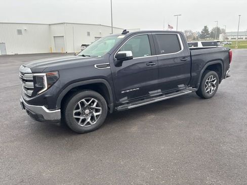 Used 2022 GMC Sierra 1500 SLE image 2