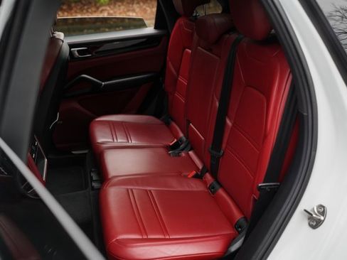 Used 2021 Porsche Cayenne S image 23