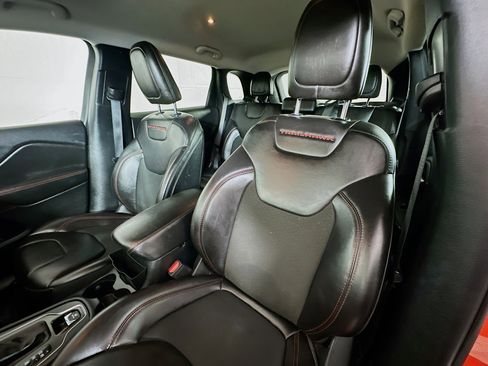 Used 2021 Jeep Cherokee Trailhawk image 19