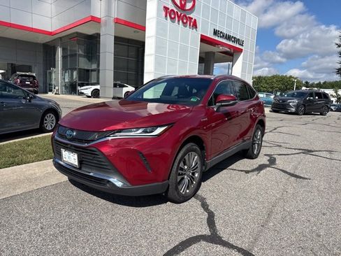 Used 2021 Toyota Venza Limited image 2