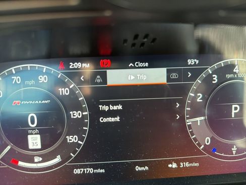 Used 2019 Land Rover Range Rover Velar R-Dynamic SE image 10