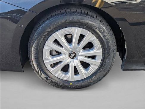 Used 2022 Toyota Prius LE image 9