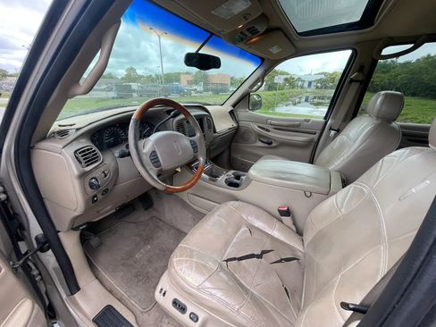 Used 2001 Lincoln Navigator 4WD image 19