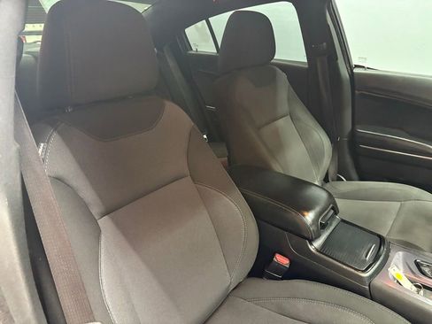 Used 2018 Dodge Charger SXT w/ Blacktop Package RWD image 39