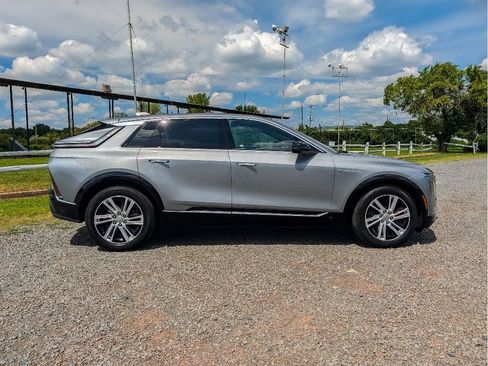 Used 2024 Cadillac Lyriq Tech AWD/4WD image 4