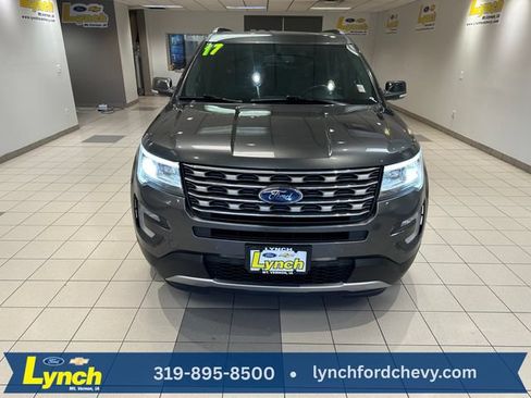 Used 2017 Ford Explorer XLT w/ Equipment Group 202A AWD/4WD image 30