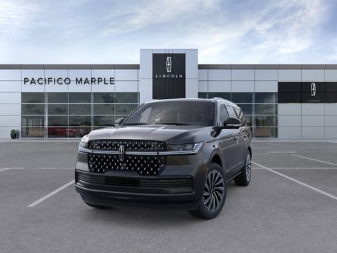 New 2026 Lincoln Navigator Black Label AWD/4WD image 2