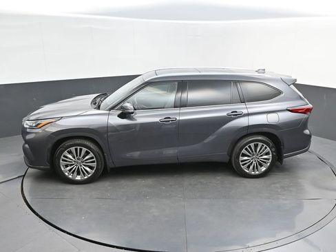 Used 2021 Toyota Highlander Platinum AWD/4WD image 27