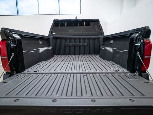 Used 2025 Toyota Tacoma TRD Sport AWD/4WD image 13