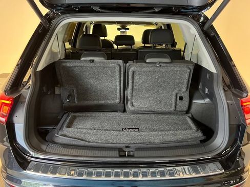 Certified 2024 Volkswagen Tiguan SE FWD image 5