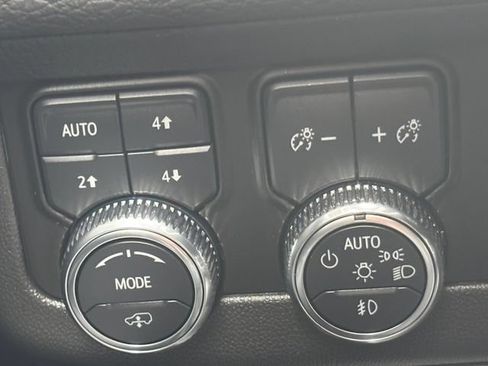 Used 2024 GMC Yukon Denali w/ Denali Reserve Package AWD/4WD image 34