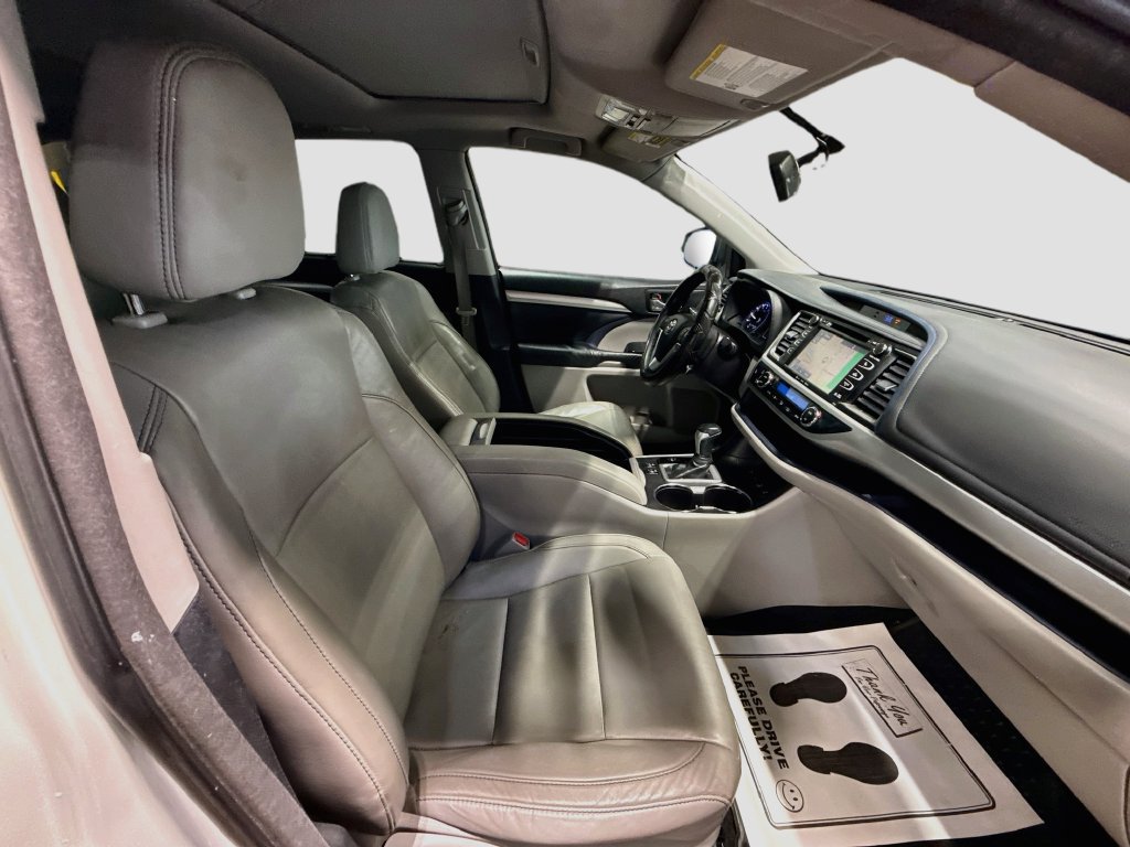 Used 2016 Toyota Highlander XLE AWD/4WD image 29