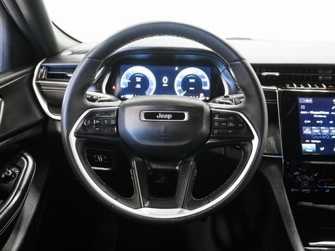 Certified 2024 Jeep Grand Cherokee Altitude image 18