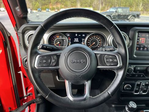 Used 2019 Jeep Wrangler Unlimited Sahara image 25
