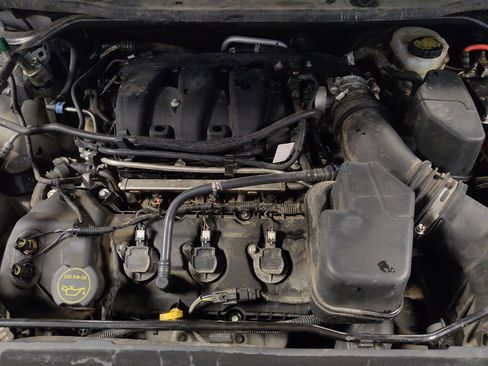 Used 2019 Ford Explorer XLT image 30