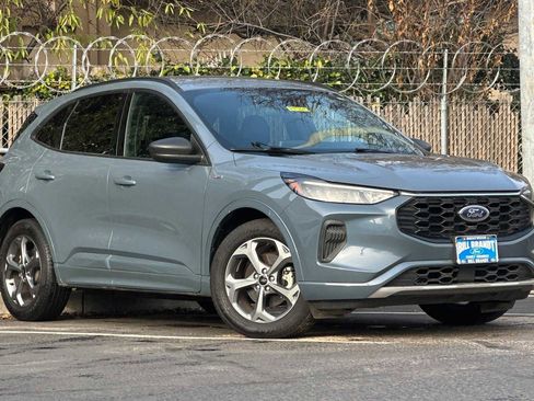 Used 2023 Ford Escape ST-Line image 2