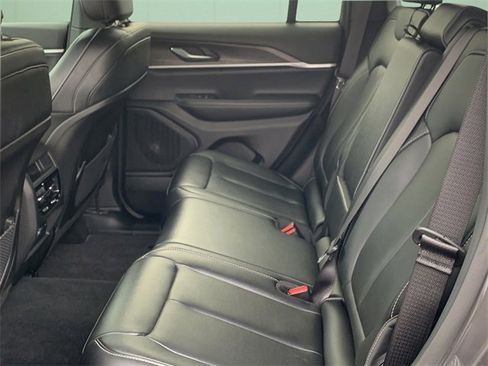 Certified 2025 Jeep Grand Cherokee Limited w/ Black Appearance Package image 20