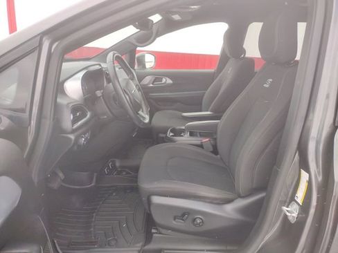 Used 2018 Chrysler Pacifica Touring Plus w/ S Appearance Package image 21