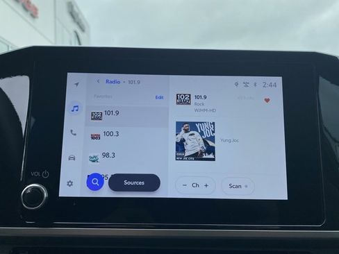 Used 2025 Toyota Camry SE image 18