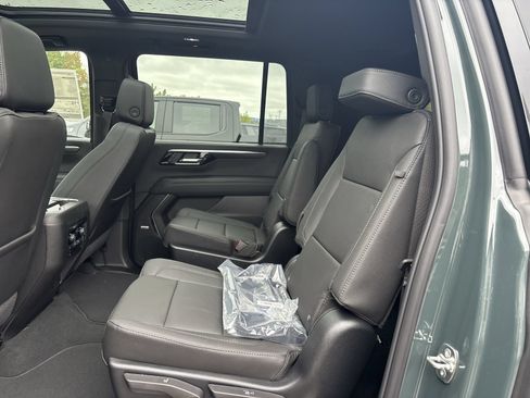 New 2026 Chevrolet Suburban Z71 w/ Comfort Package AWD/4WD image 25