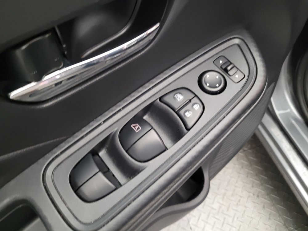 Used 2025 Nissan Versa SV FWD image 27