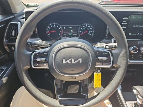 Used 2022 Kia Sorento LX FWD image 17
