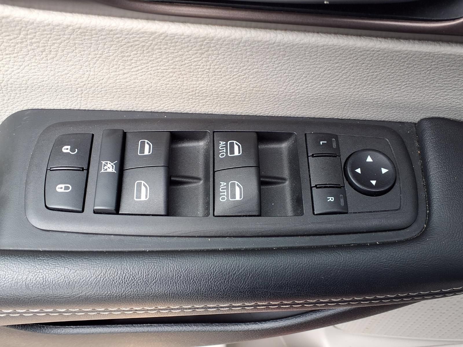 Used 2023 Chrysler Voyager LX FWD image 7