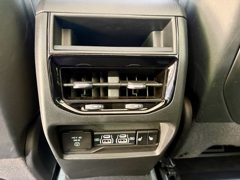 Used 2023 Jeep Grand Cherokee Limited AWD/4WD image 27