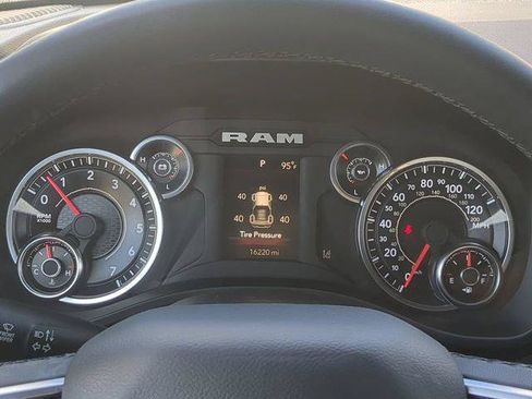 Certified 2025 RAM 1500 Big Horn RWD image 31
