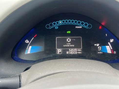 Used 2011 Nissan Leaf SL image 20