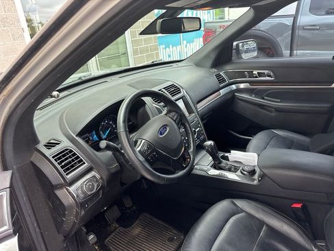 Used 2018 Ford Explorer Limited w/ Equipment Group 301A AWD/4WD image 4