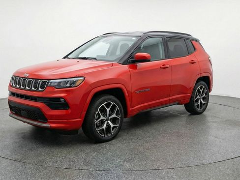 Used 2025 Jeep Compass Limited image 3