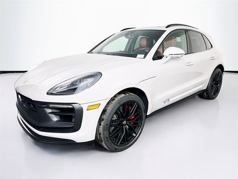 New 2026 Porsche Macan GTS image 1