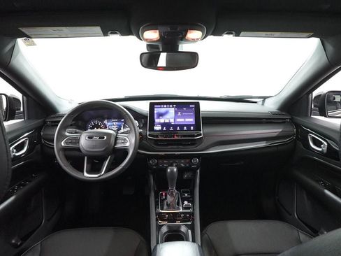 Used 2024 Jeep Compass Trailhawk image 7