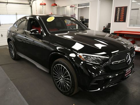 Used 2025 Mercedes-Benz GLC 300 4MATIC image 2