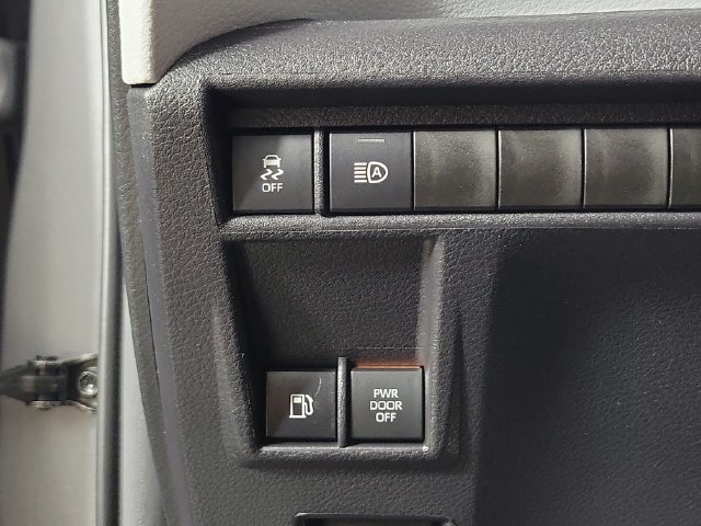 Used 2026 Toyota Sienna XLE FWD image 24