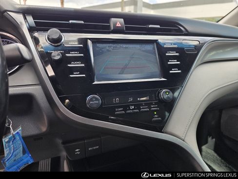 Used 2019 Toyota Camry SE FWD image 18