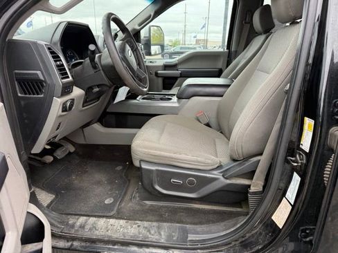 Used 2018 Ford F250 XLT w/ XLT Premium Package AWD/4WD image 2