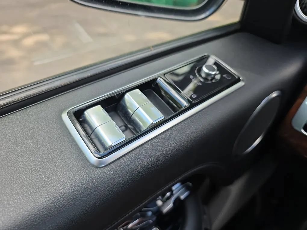 Used 2020 Land Rover Range Rover HSE AWD/4WD image 24