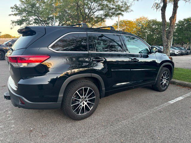 Used 2017 Toyota Highlander SE FWD image 5