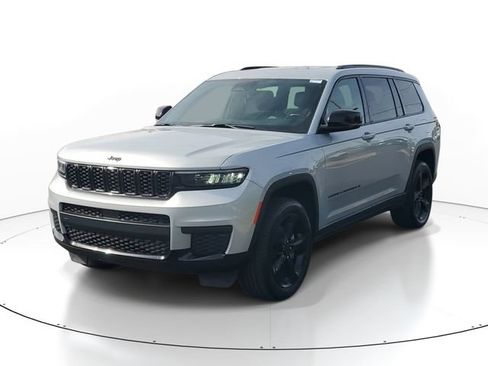 Used 2022 Jeep Grand Cherokee L Laredo AWD/4WD image 2