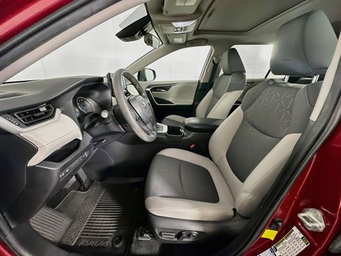 Used 2022 Toyota RAV4 XLE w/ Convenience Package AWD/4WD image 13